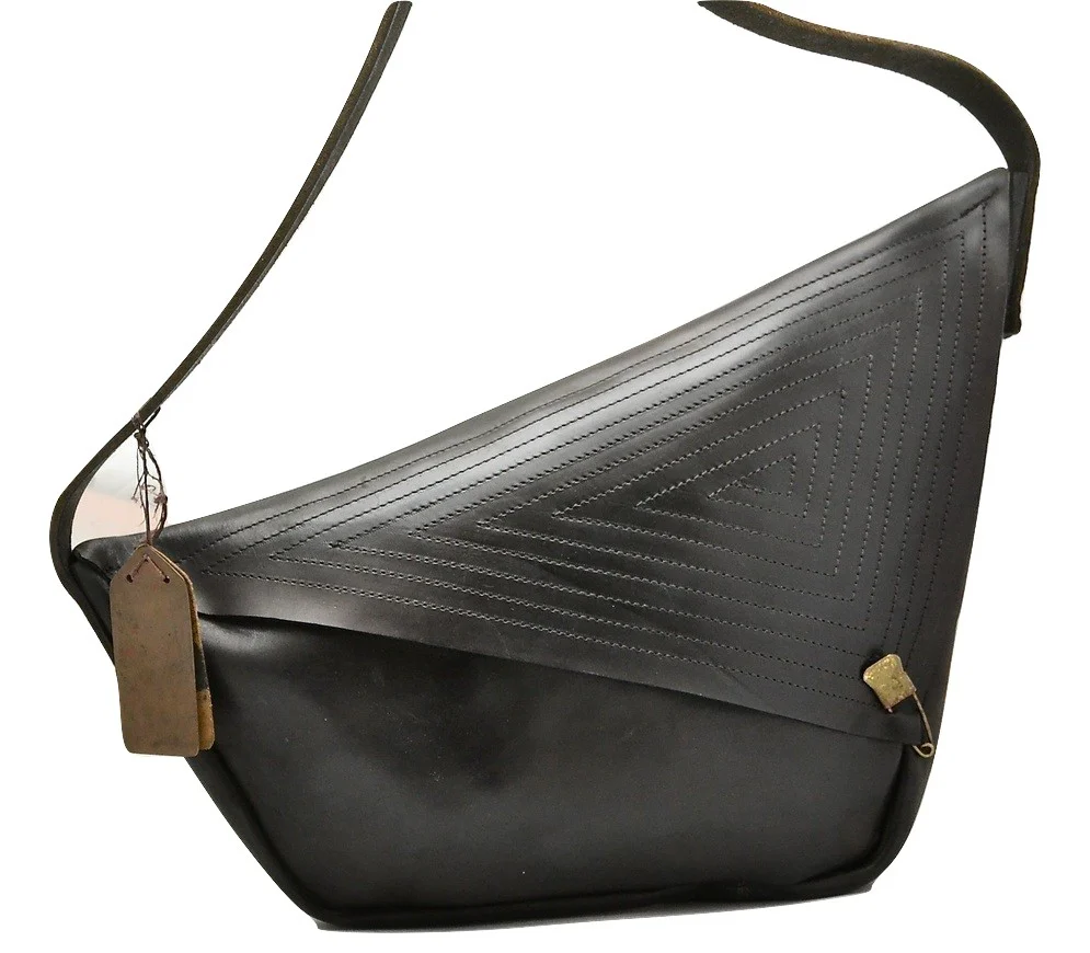 Rhomboid shoulder Clutch | Black | calf - Image 2