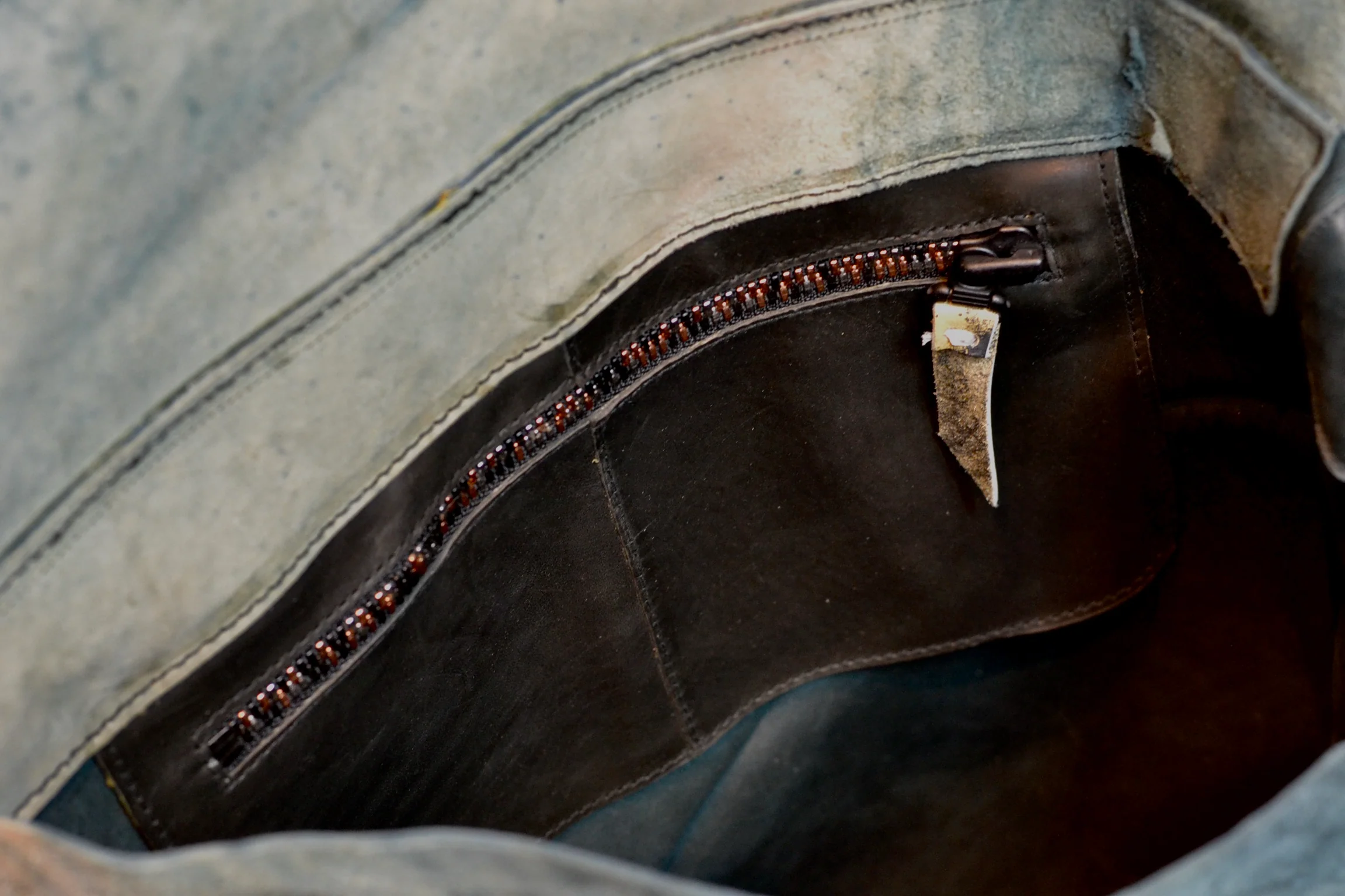 Shoulder Bag  |  reverse marine | Cordovan - Image 4