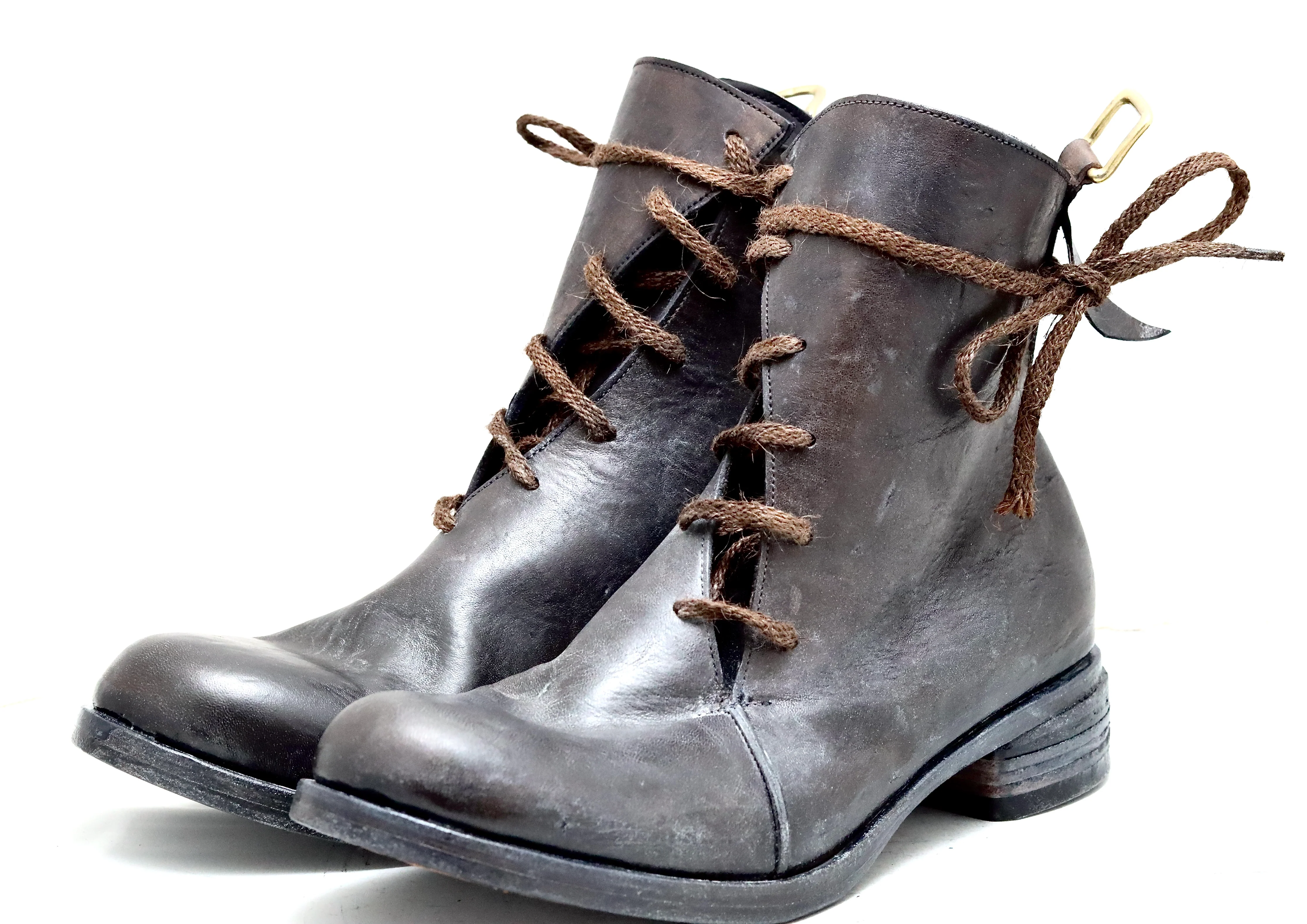 Spiral lace boot  |  Black mud frisone | Horse - Image 2